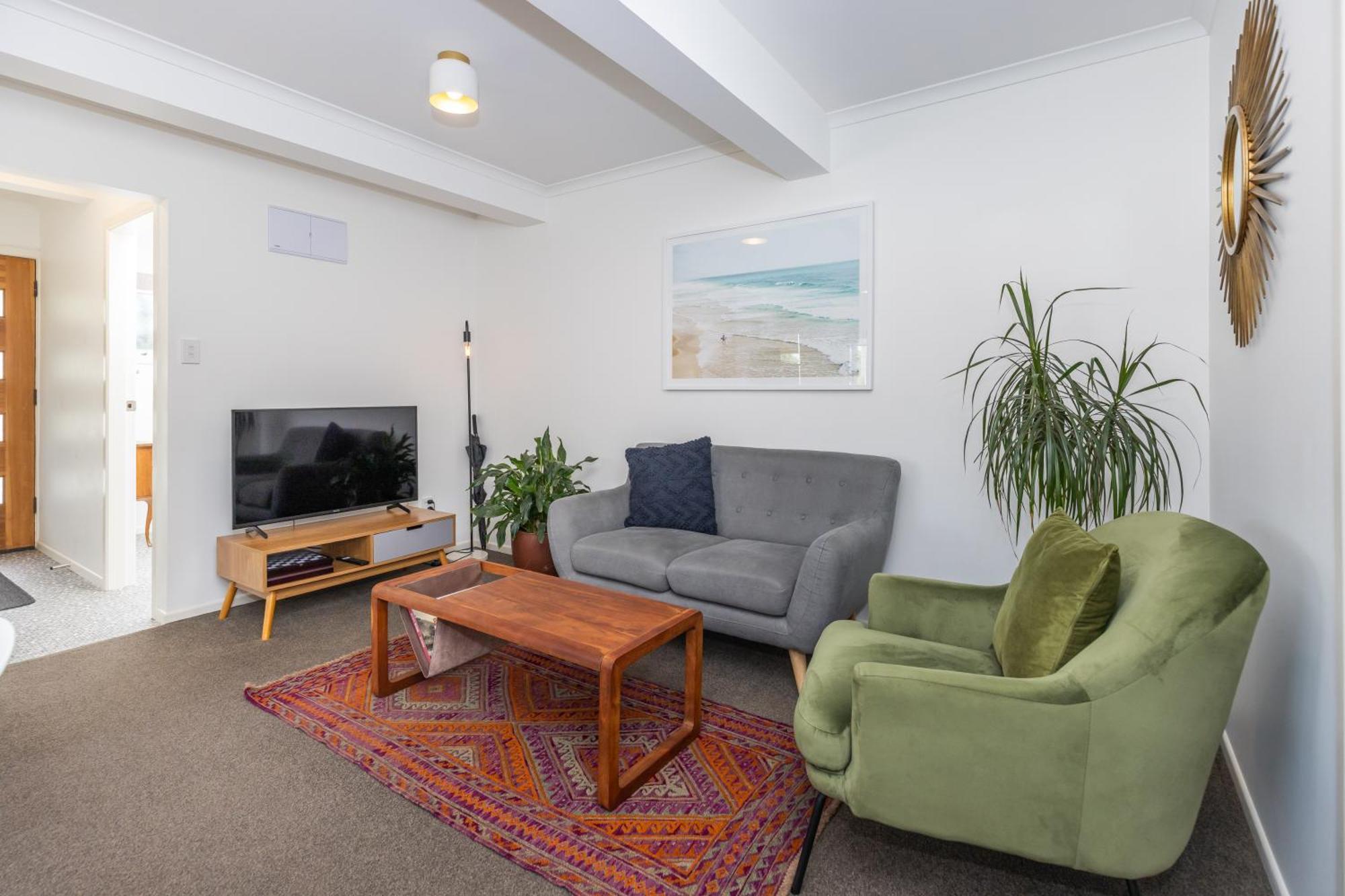 2 Bedroom Home Away From Home Near Cbd & Private Parking Hamilton Exterior photo